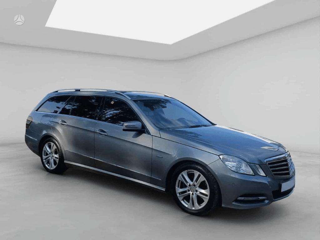 Mercedes-Benz E220 2012 — rear view