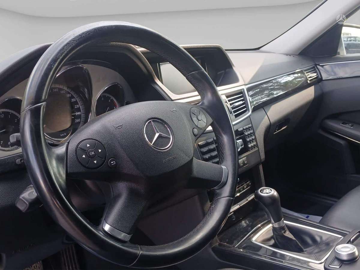 Mercedes-Benz E220 2012 — photo 7