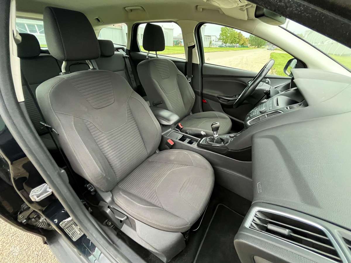 Ford Focus 2015 — photo 10