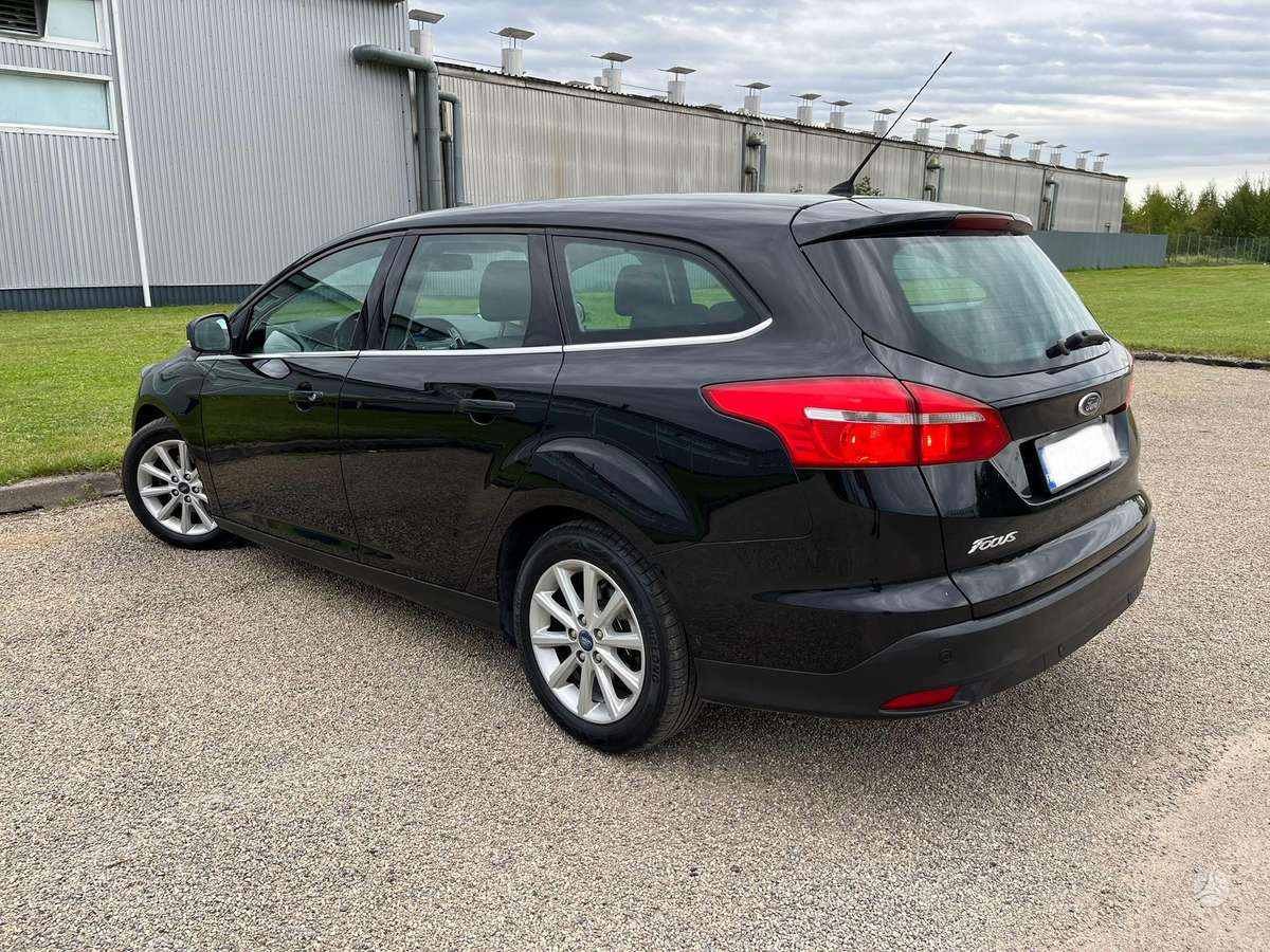 Ford Focus 2015 — rear view