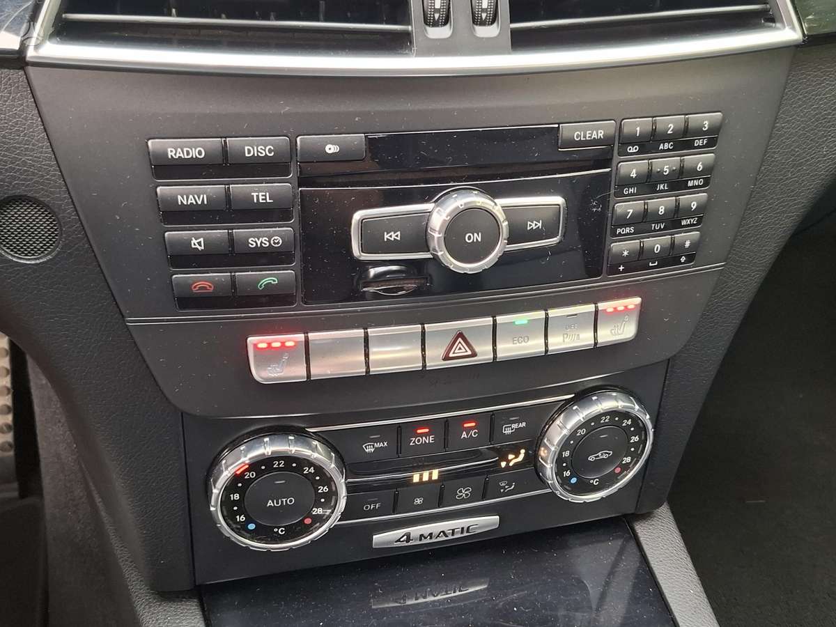 Mercedes-Benz C250 2011 — photo 17