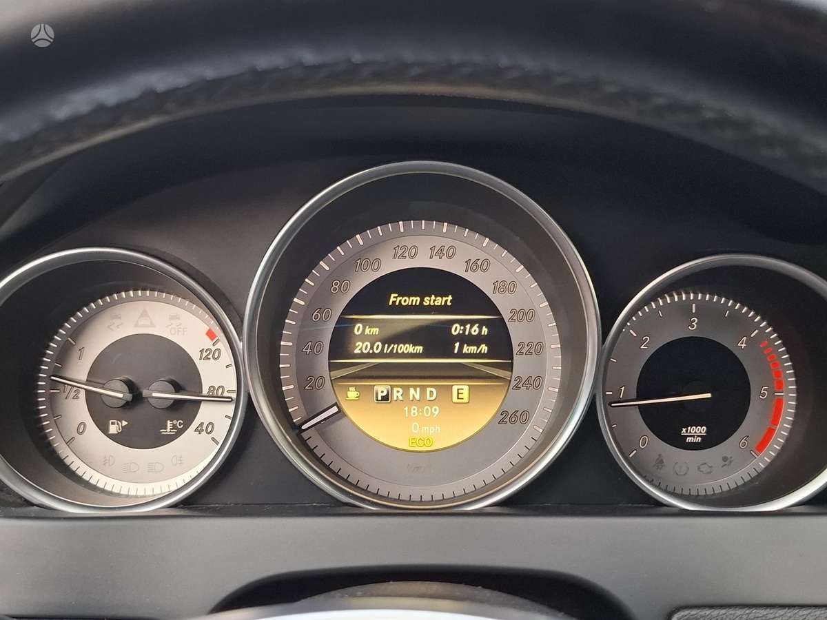 Mercedes-Benz C250 2011 — photo 18