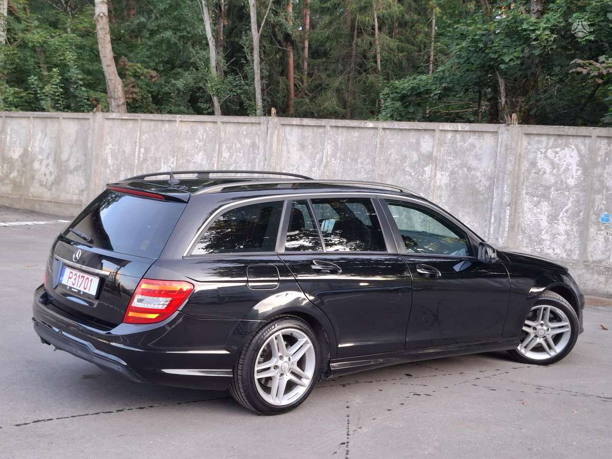Mercedes-Benz C250 2011 — rear view