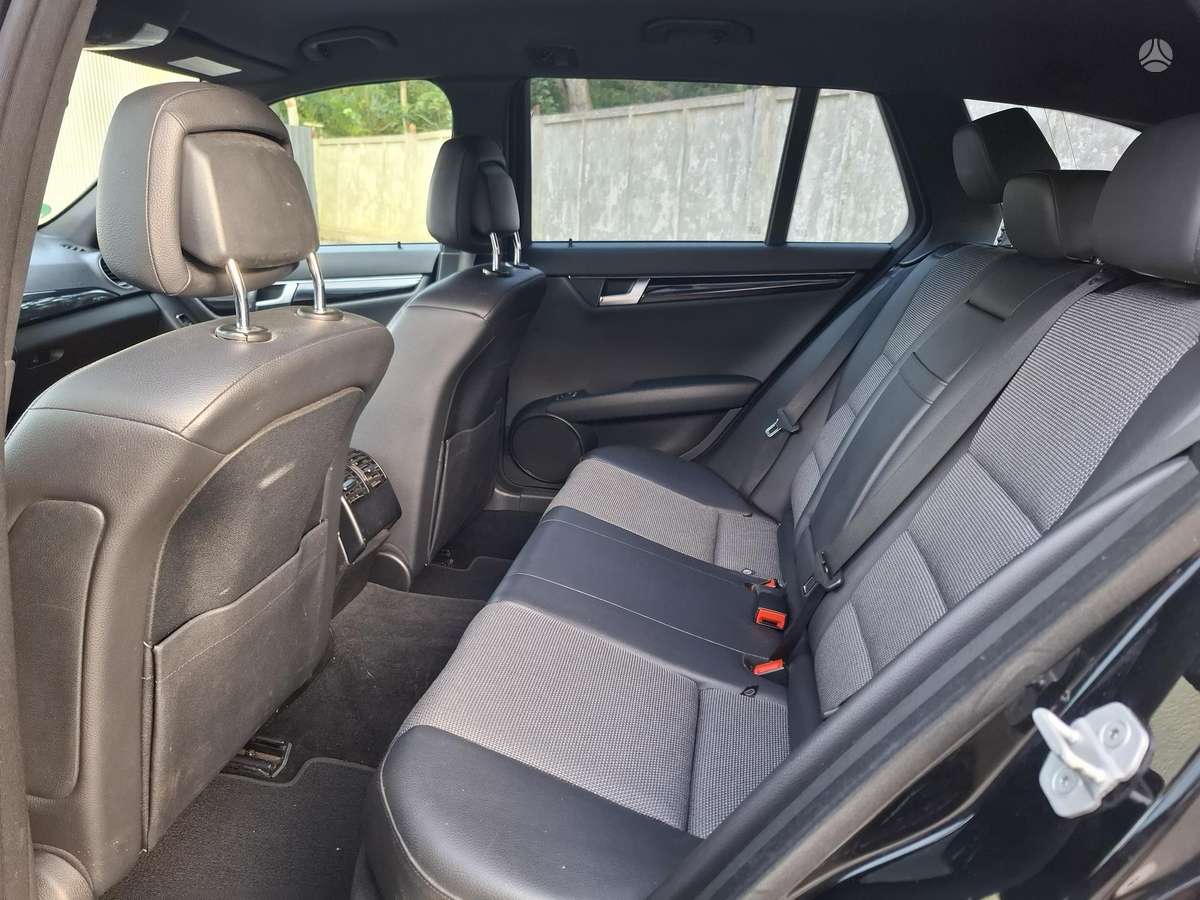 Mercedes-Benz C250 2011 — photo 22