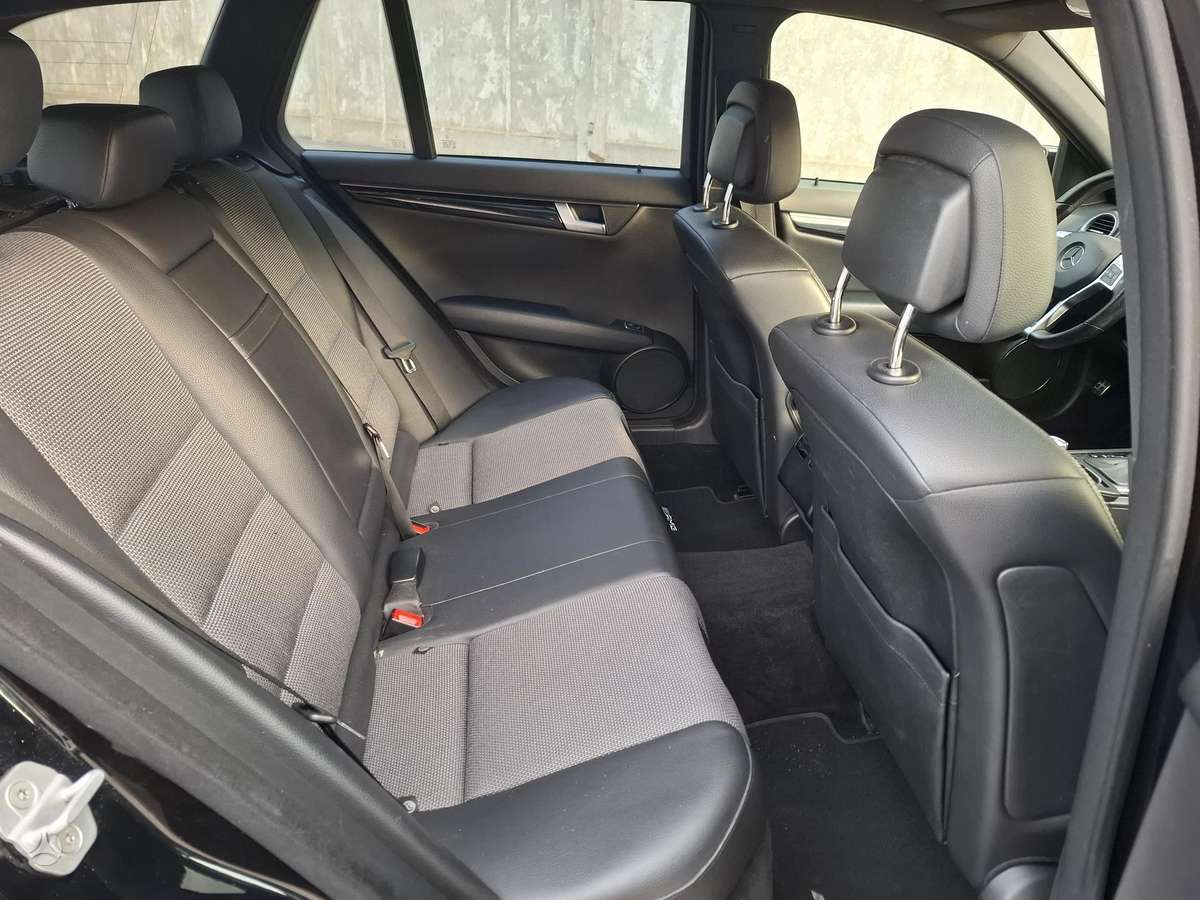 Mercedes-Benz C250 2011 — photo 25