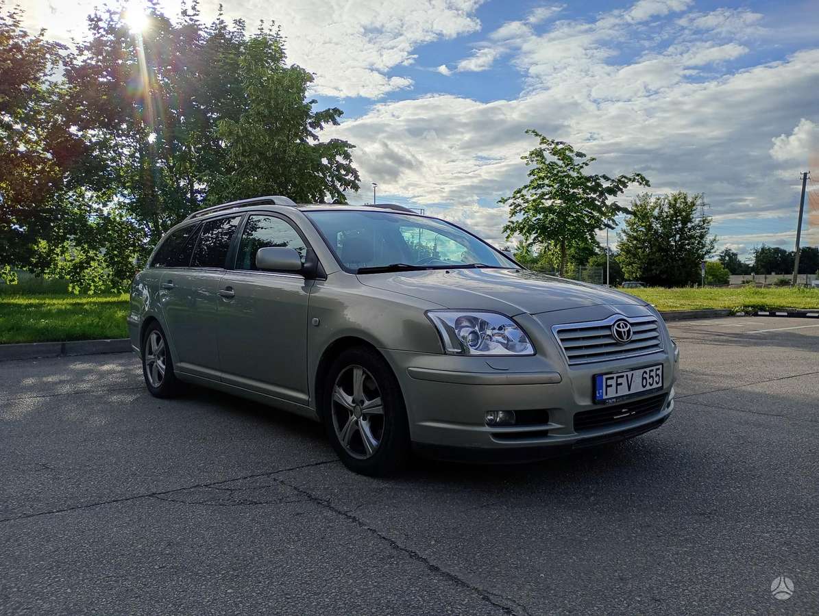 Toyota Avensis 2006 — rear view