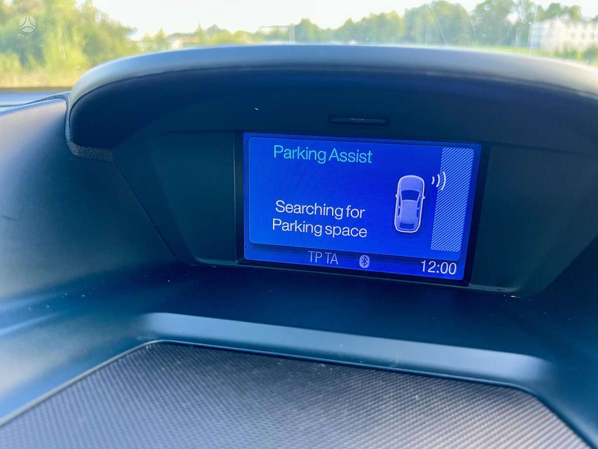 Ford Grand 2010 — photo 10