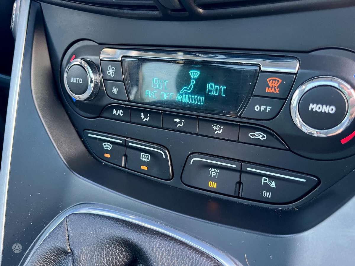 Ford Grand 2010 — photo 11