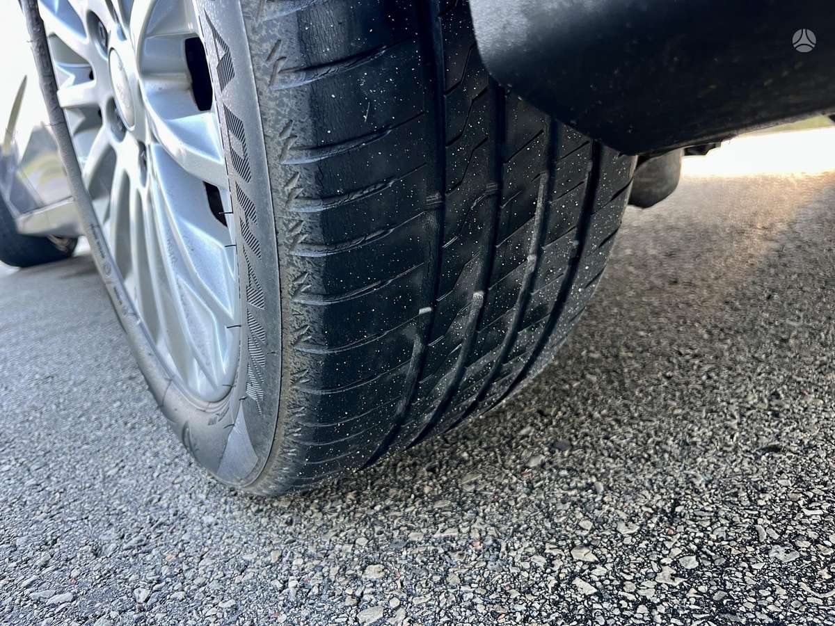 Ford Grand 2010 — photo 17