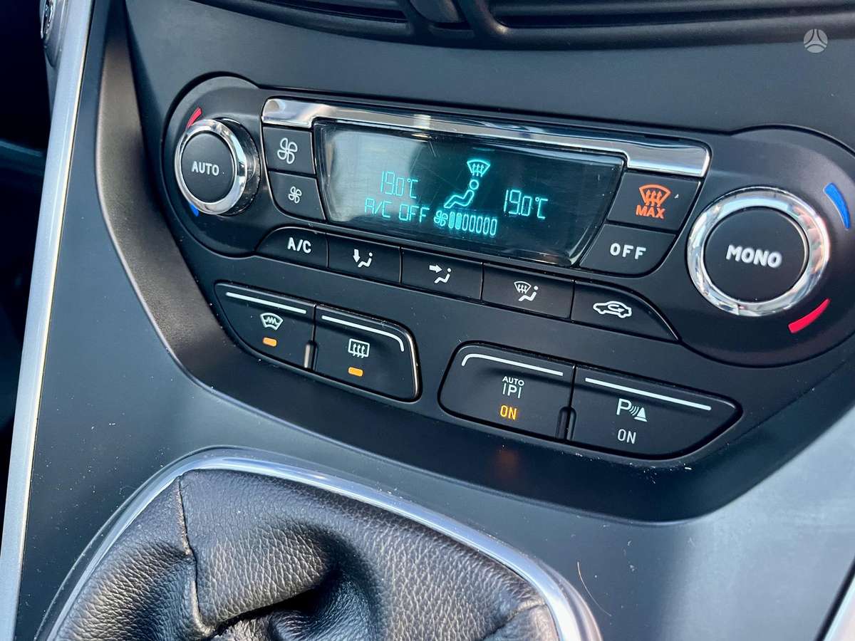 Ford Grand 2010 — photo 9