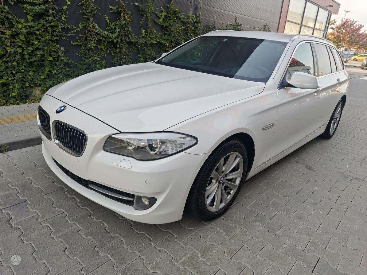 BMW 520 2012 — interior
