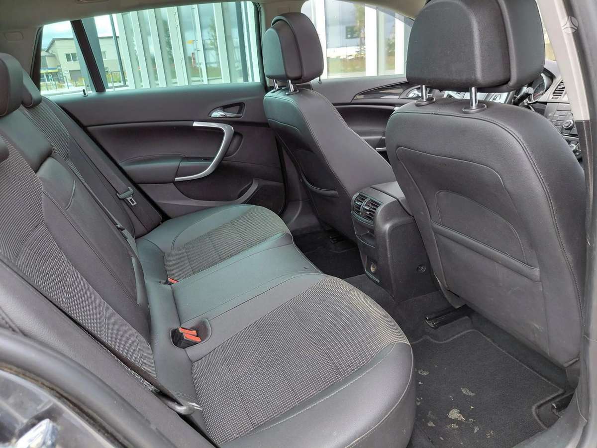 Opel Insignia 2010 — photo 10