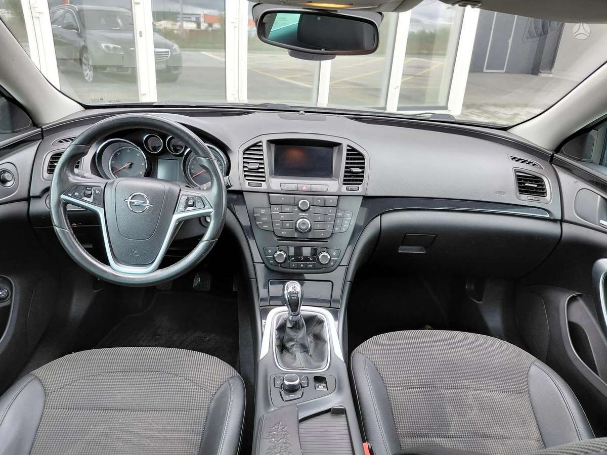 Opel Insignia 2010 — photo 11
