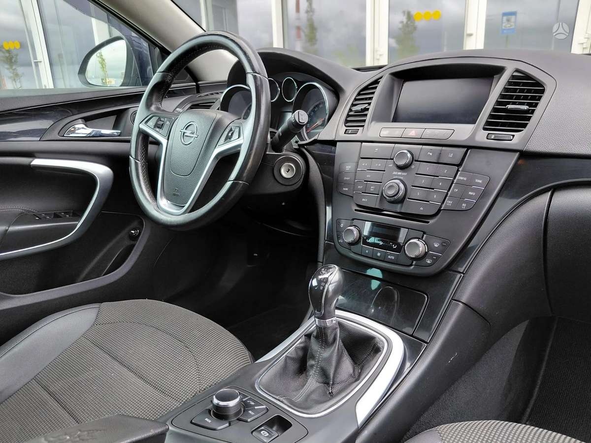 Opel Insignia 2010 — photo 13