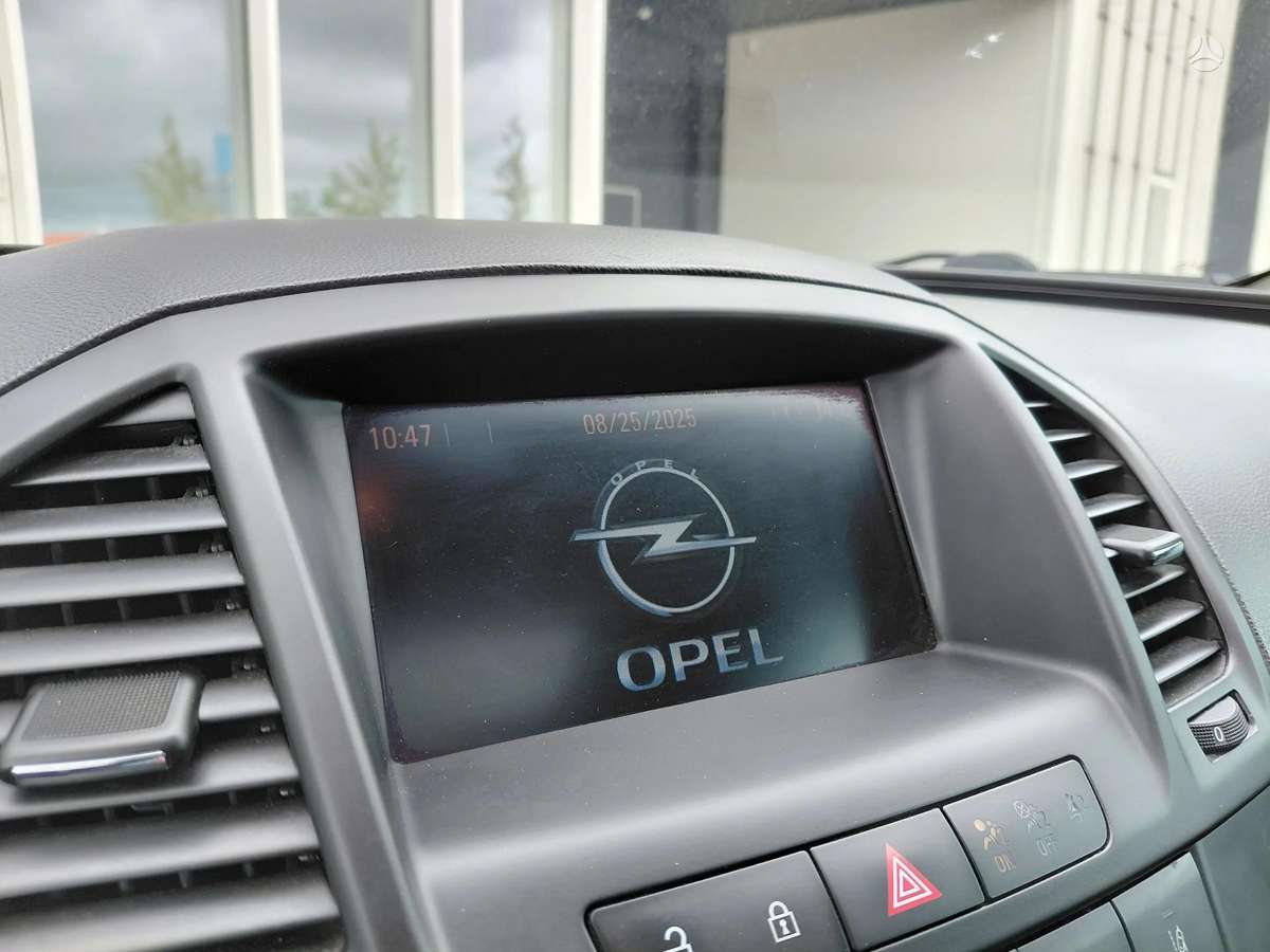Opel Insignia 2010 — photo 14