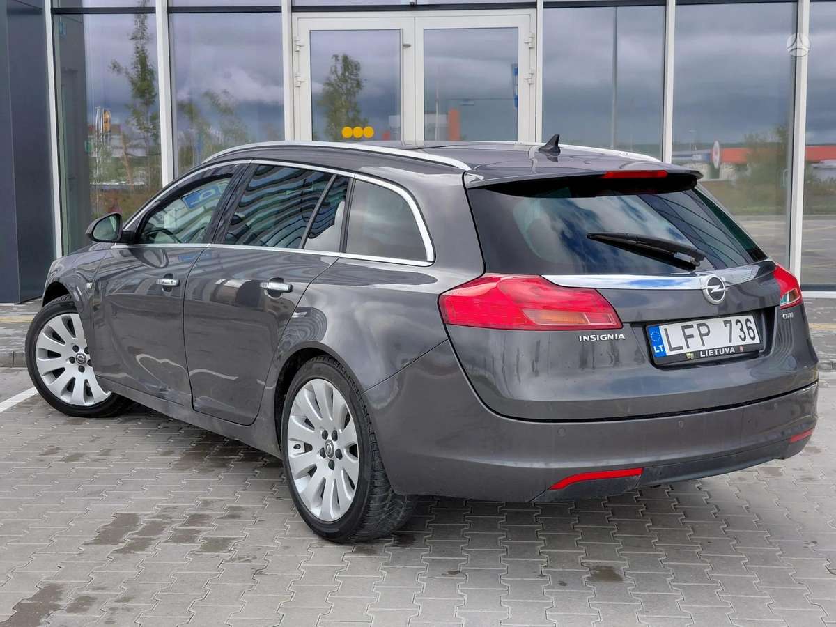 Opel Insignia 2010 — engine 1956 cm³, 131 HP (96kW)