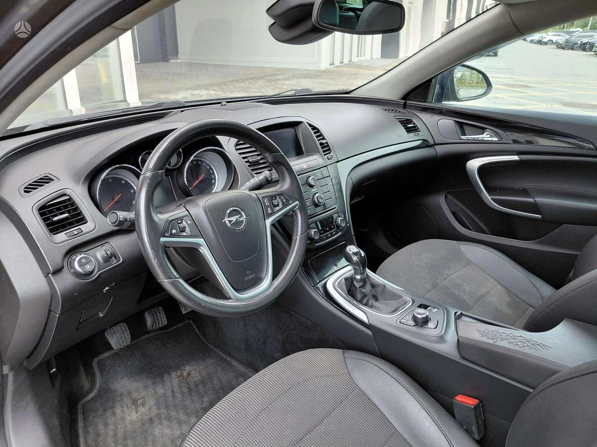 Opel Insignia 2010 — photo 7