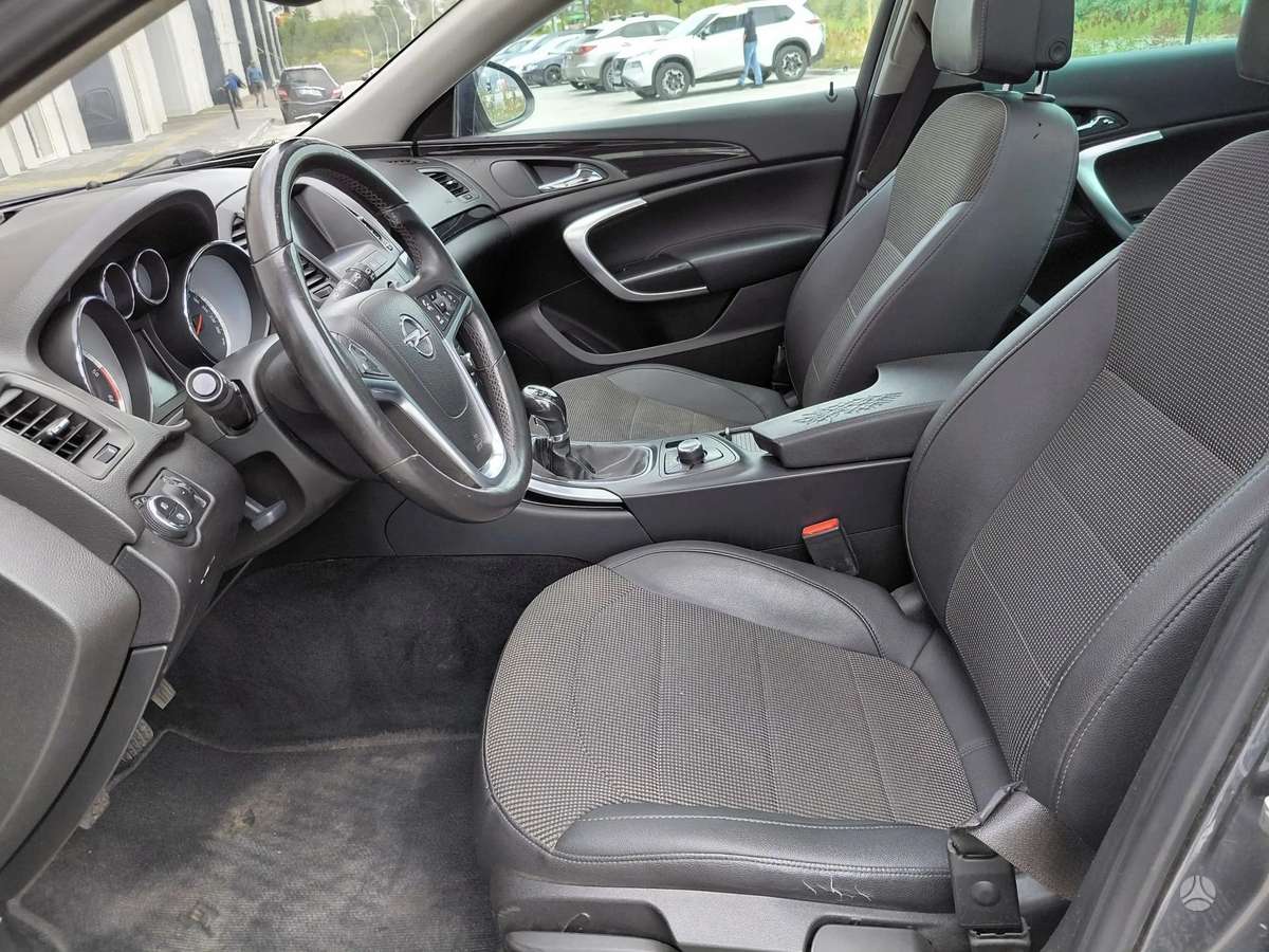 Opel Insignia 2010 — photo 8
