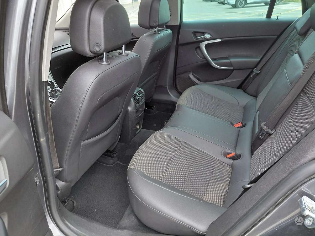 Opel Insignia 2010 — photo 9