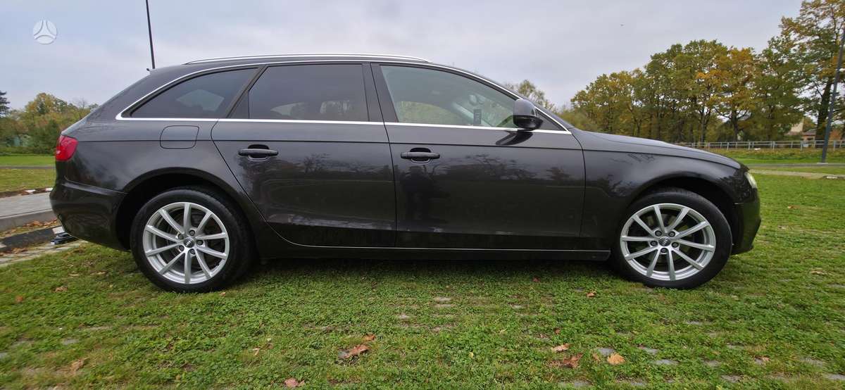 Audi A4 2009 — photo 8