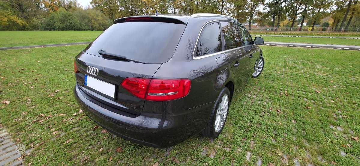 Audi A4 2009 — photo 9