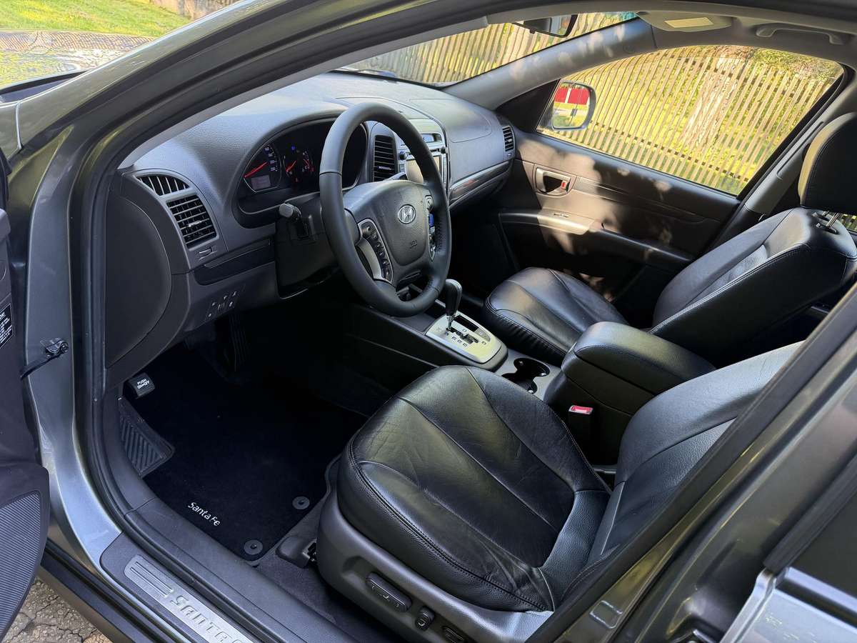 Hyundai Santa 2011 — photo 12