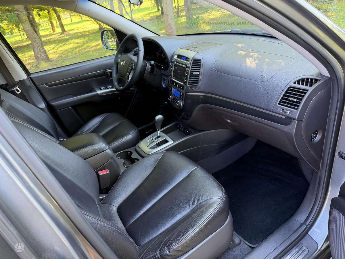 Hyundai Santa 2011 — photo 13