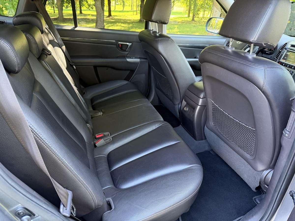 Hyundai Santa 2011 — photo 15
