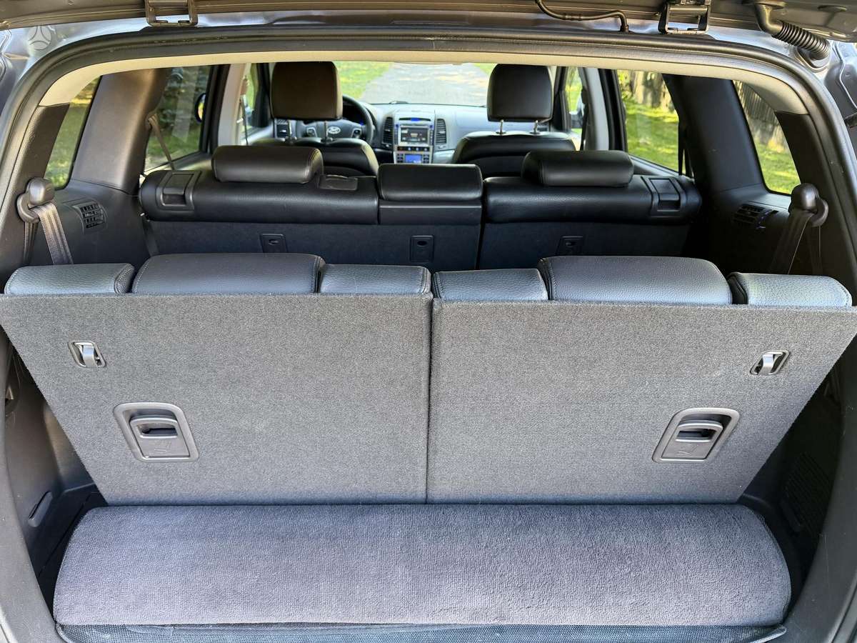 Hyundai Santa 2011 — photo 17
