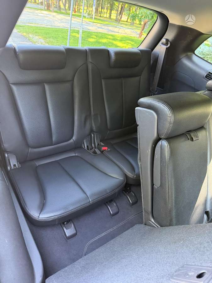 Hyundai Santa 2011 — photo 18
