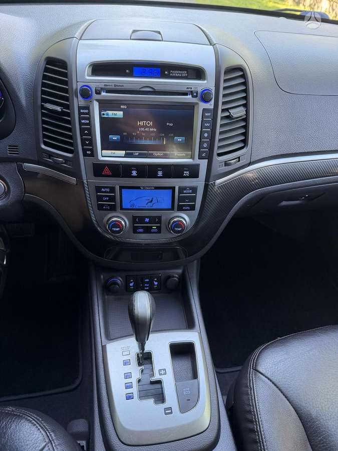 Hyundai Santa 2011 — photo 19