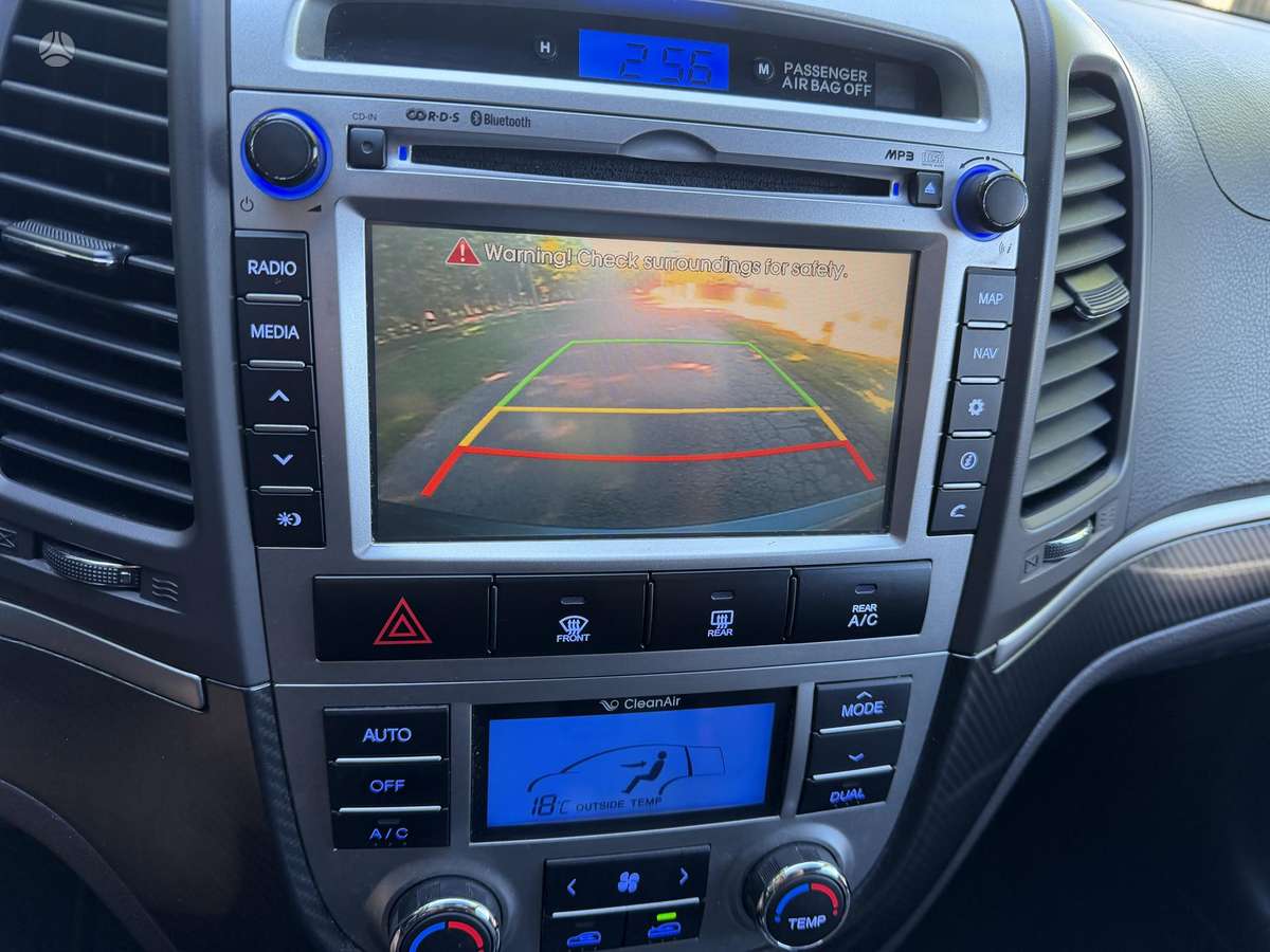 Hyundai Santa 2011 — photo 20