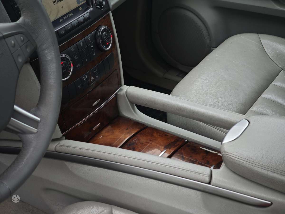 Mercedes-Benz ML320 2005 — photo 13