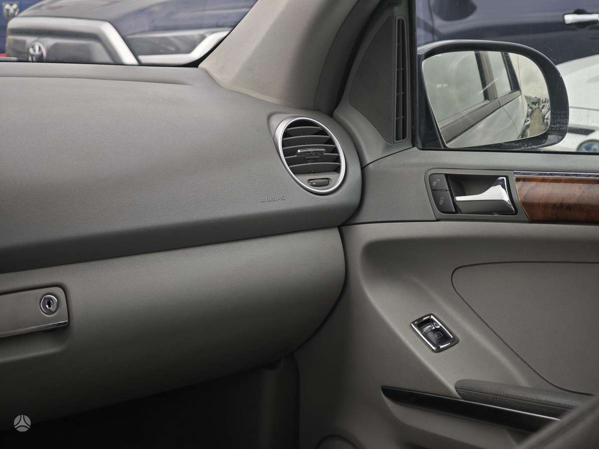Mercedes-Benz ML320 2005 — photo 14