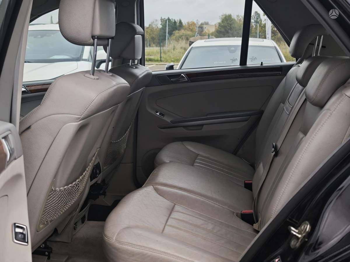 Mercedes-Benz ML320 2005 — photo 15