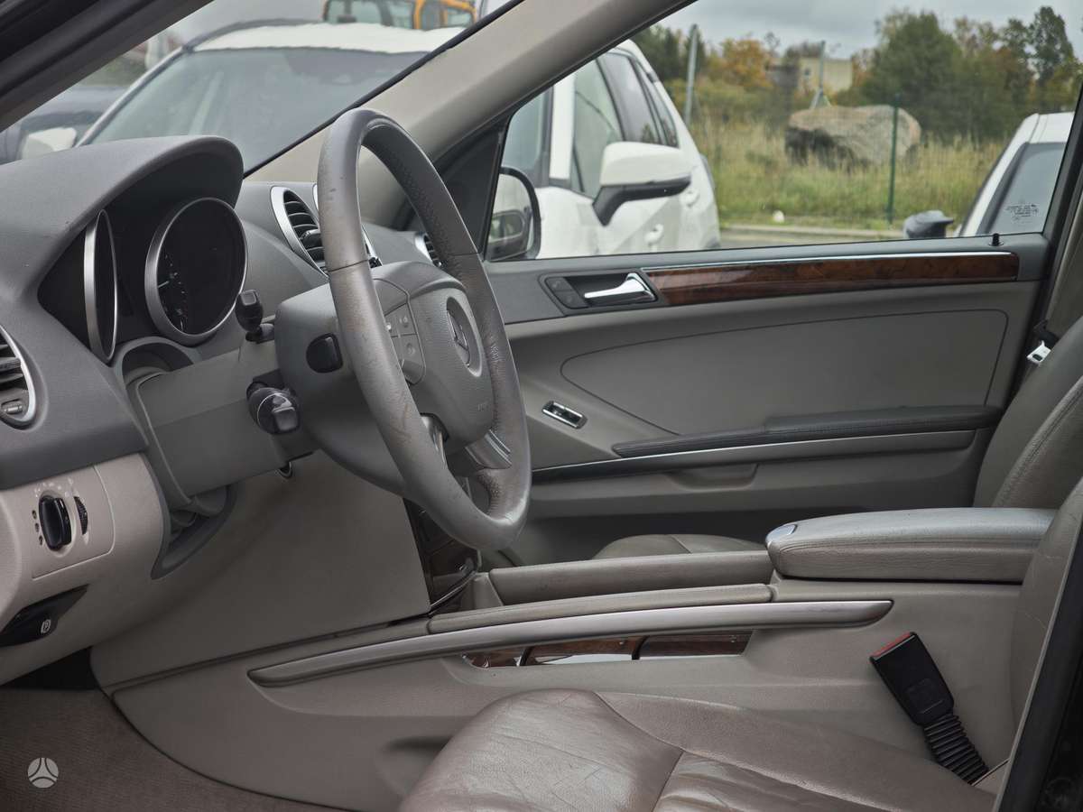 Mercedes-Benz ML320 2005 — photo 8
