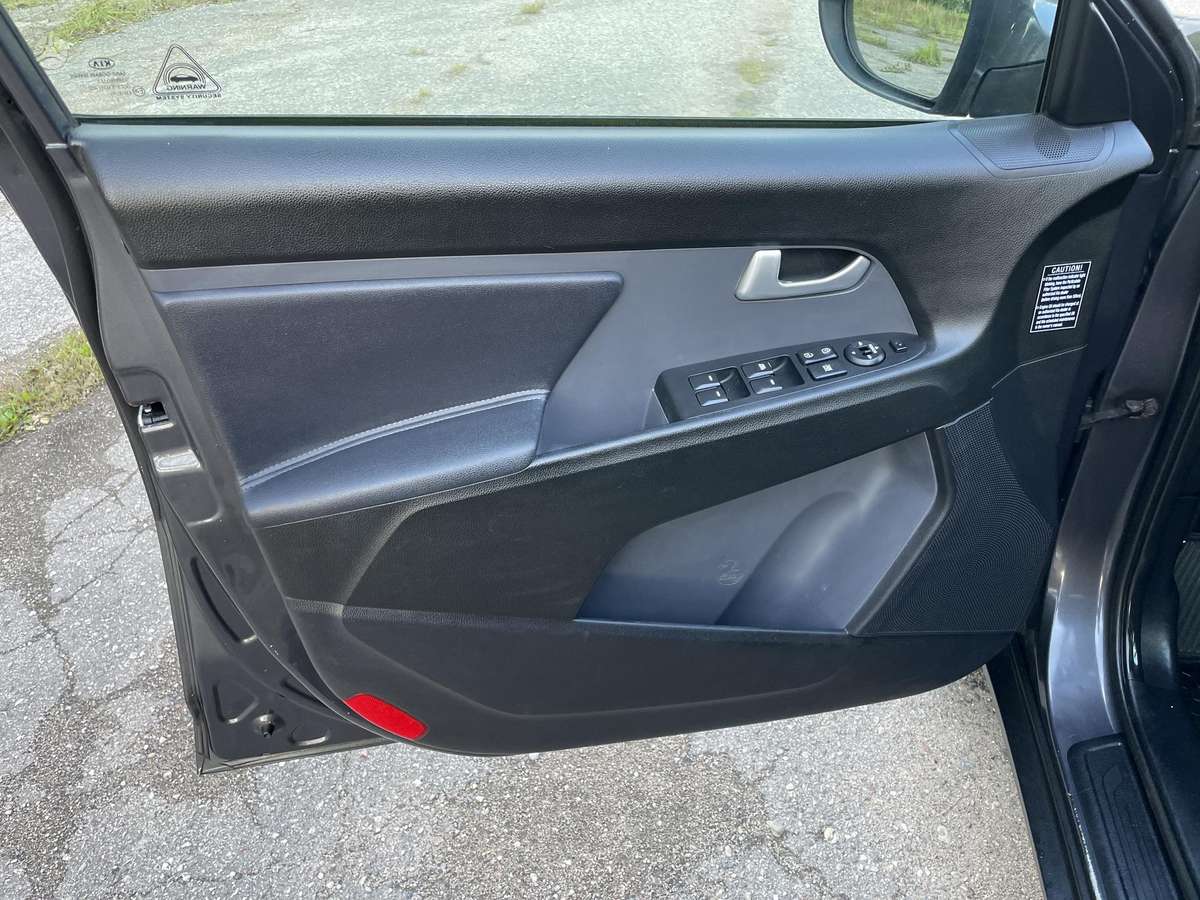 Kia Sportage 2011 — photo 14
