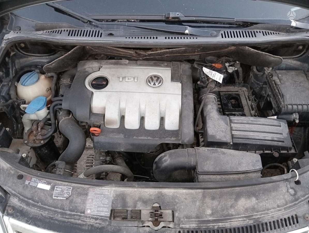 Volkswagen Touran 2008 — вигляд ззаду