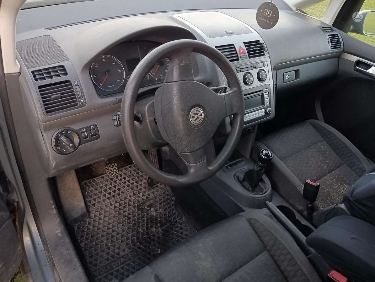 Volkswagen Touran 2008 — салон