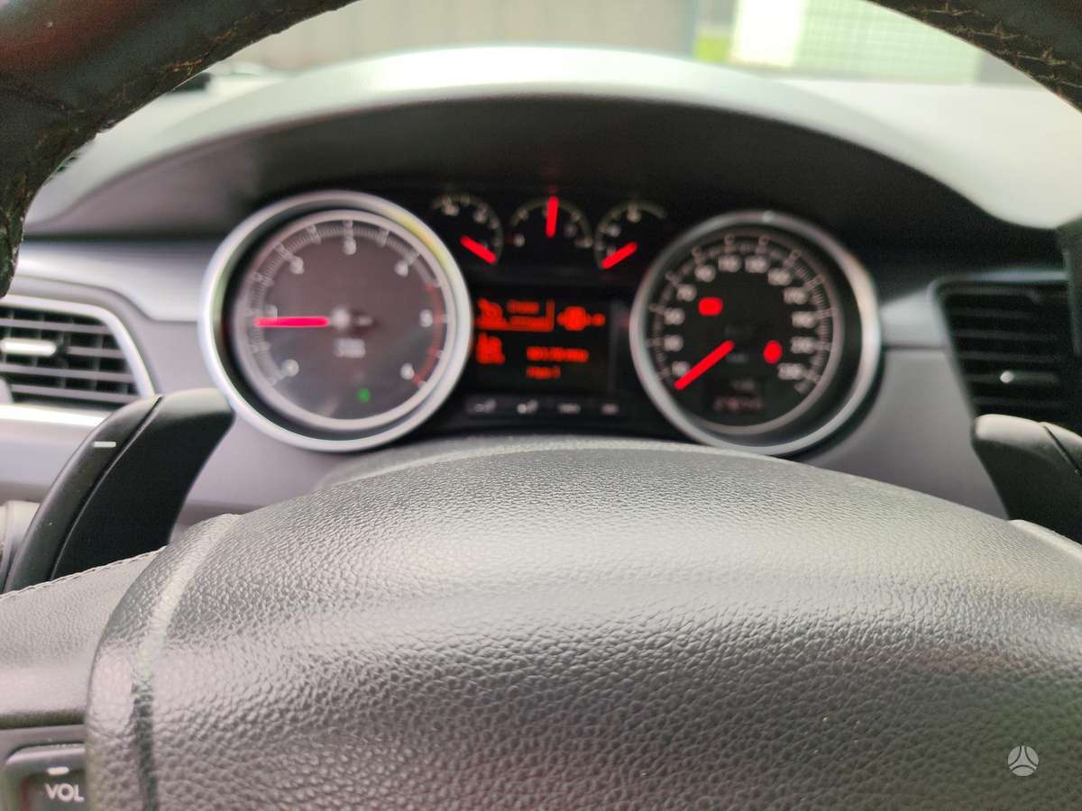 Peugeot 508 2011 — photo 12