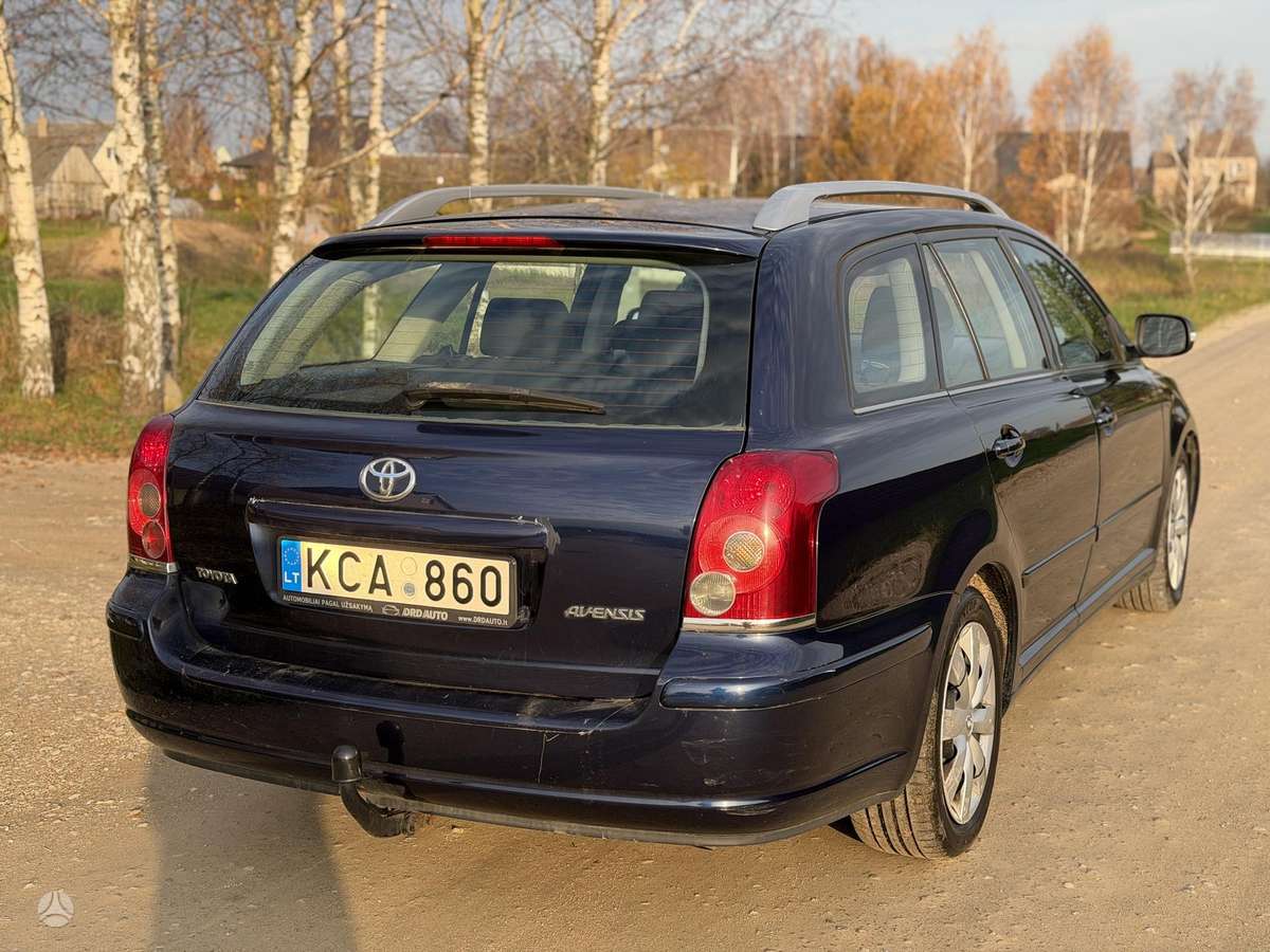 Toyota Avensis 2006 — interior