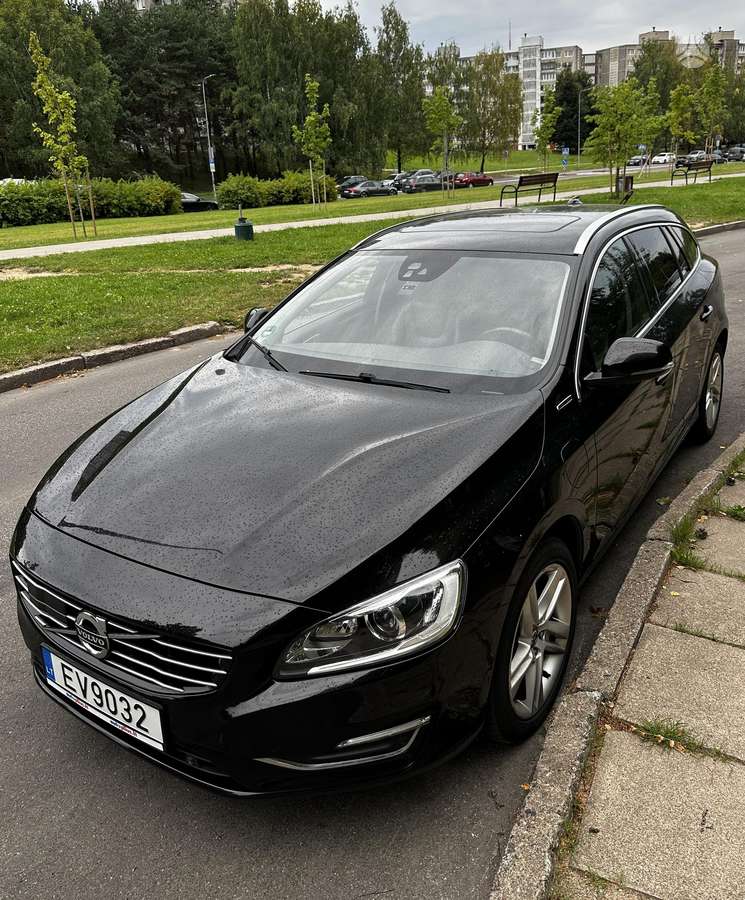 Volvo V60 2013 — вигляд ззаду