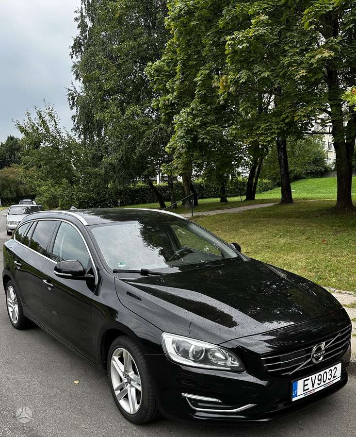 Volvo V60 2013 — салон