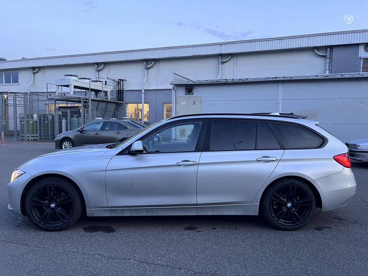 BMW 318 2012 — rear view