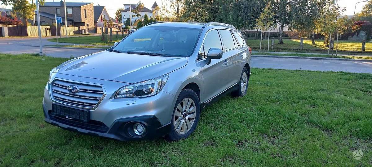 Subaru Outback 2015 — вигляд ззаду