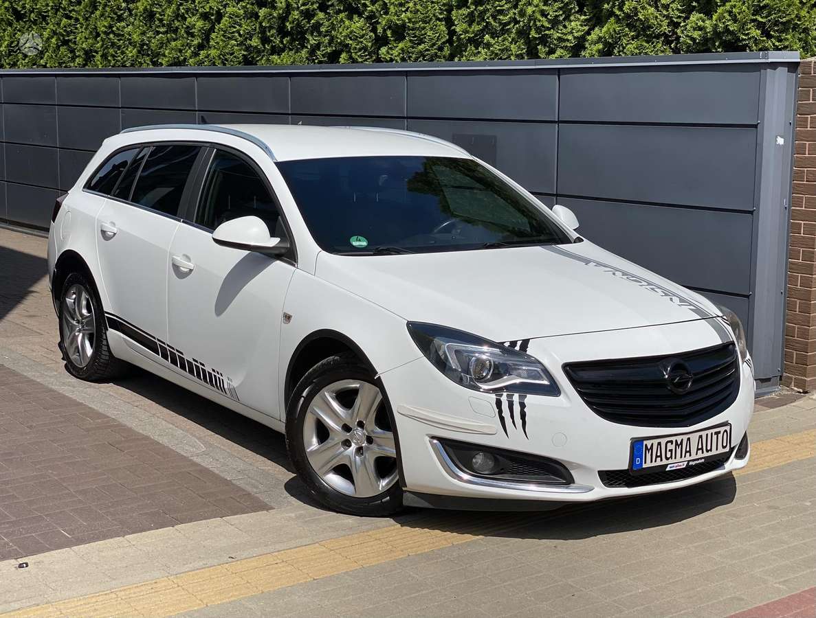 Opel Insignia 2013 — вигляд ззаду
