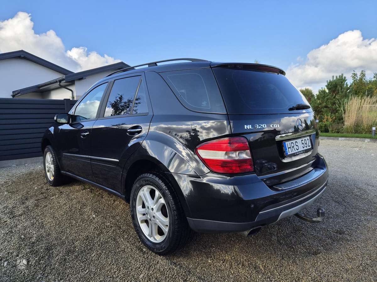 Mercedes-Benz ML320, 2005
