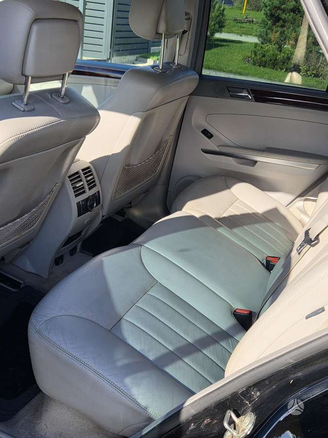 Mercedes-Benz ML320 2005 — photo 18