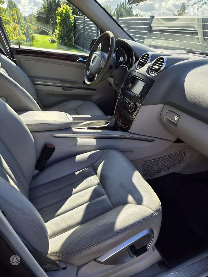 Mercedes-Benz ML320 2005 — photo 20