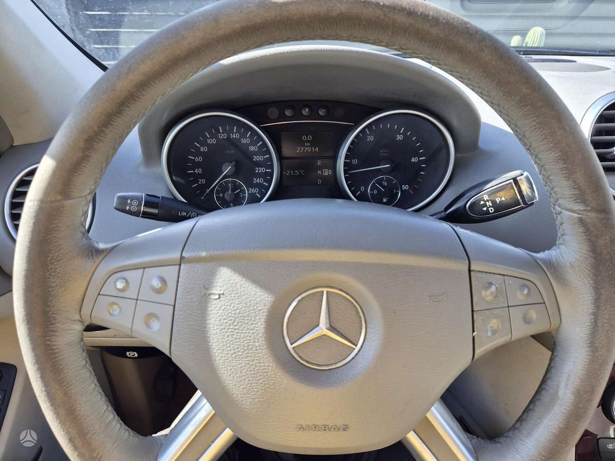 Mercedes-Benz ML320 2005 — photo 21